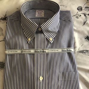 New Men’s Brooks Brothers button front shirt
